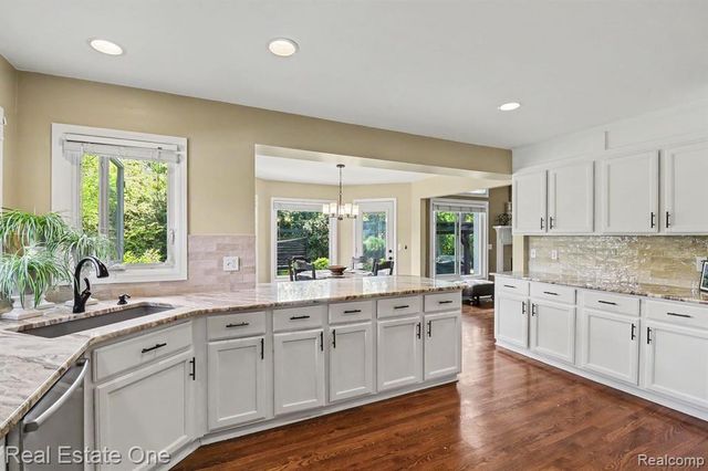 24899 Nottingham Drive, Novi, MI 48374