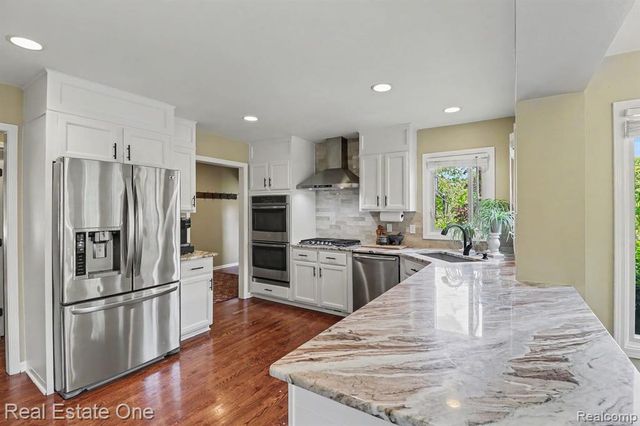 24899 Nottingham Drive, Novi, MI 48374