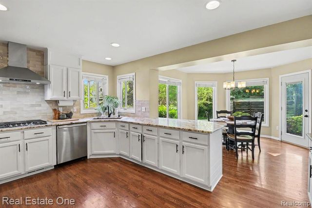 24899 Nottingham Drive, Novi, MI 48374