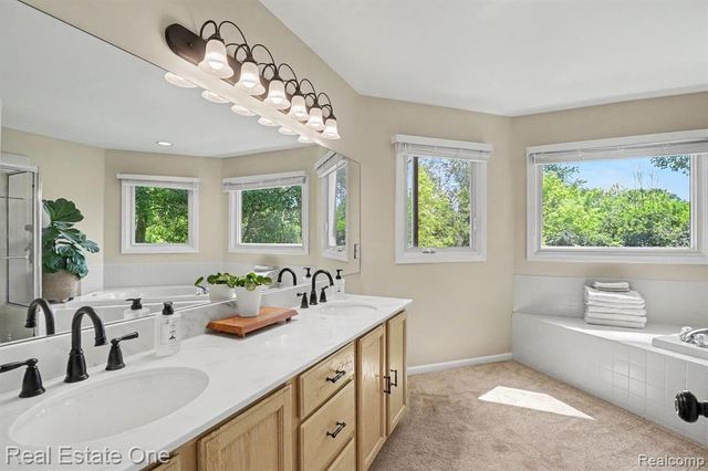 24899 Nottingham Drive, Novi, MI 48374