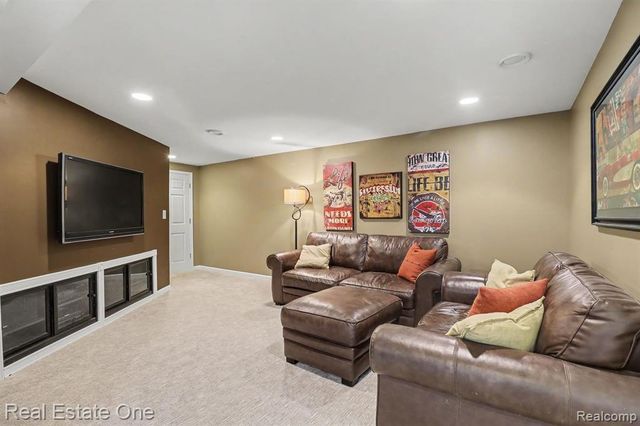 24899 Nottingham Drive, Novi, MI 48374