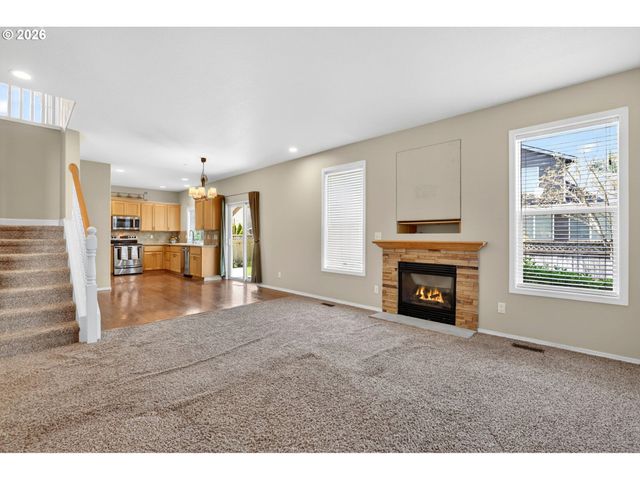 2571 GRAYSTONE Dr, Woodburn, OR 97071