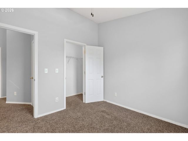 2571 GRAYSTONE Dr, Woodburn, OR 97071