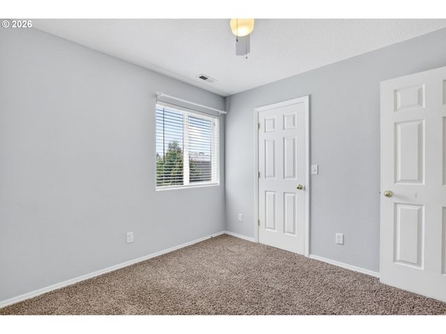 2571 GRAYSTONE Dr, Woodburn, OR 97071