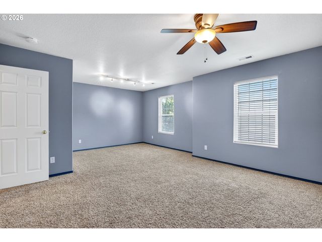 2571 GRAYSTONE Dr, Woodburn, OR 97071