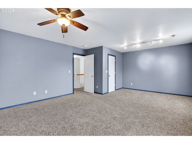 2571 GRAYSTONE Dr, Woodburn, OR 97071