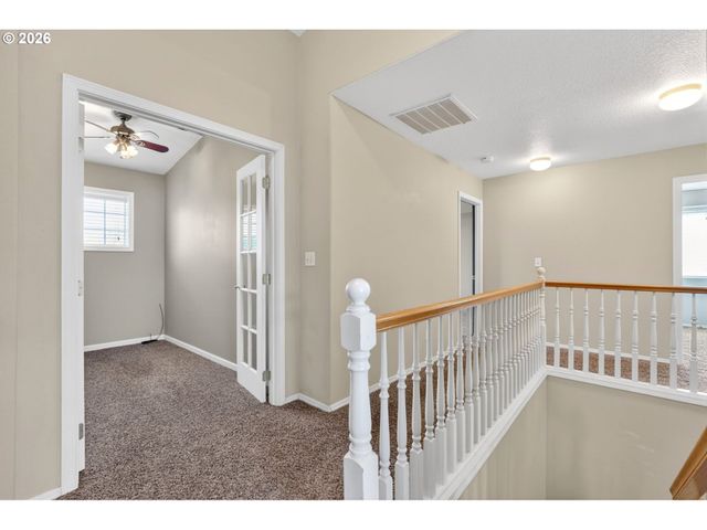 2571 GRAYSTONE Dr, Woodburn, OR 97071