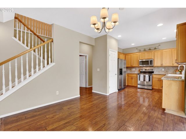 2571 GRAYSTONE Dr, Woodburn, OR 97071