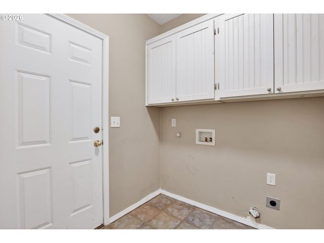 2571 GRAYSTONE Dr, Woodburn, OR 97071