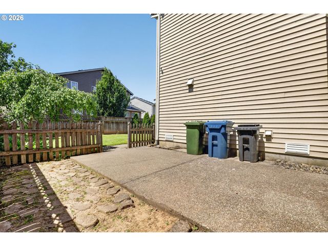 2571 GRAYSTONE Dr, Woodburn, OR 97071