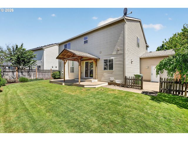2571 GRAYSTONE Dr, Woodburn, OR 97071