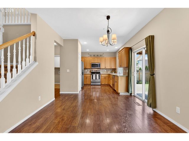 2571 GRAYSTONE Dr, Woodburn, OR 97071