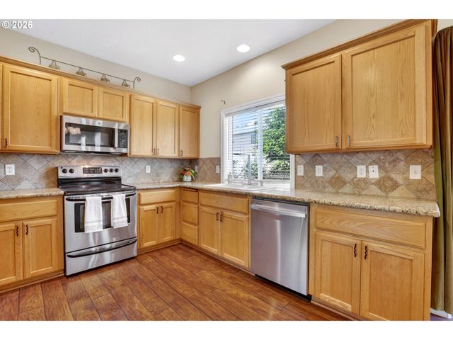 2571 GRAYSTONE Dr, Woodburn, OR 97071