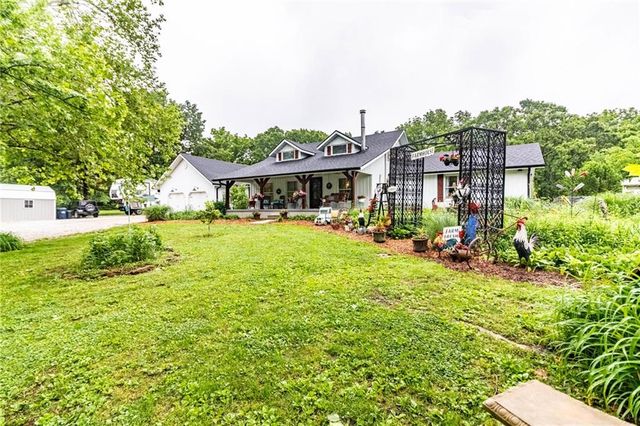 136 NE 901p Road, Clinton, MO 64735