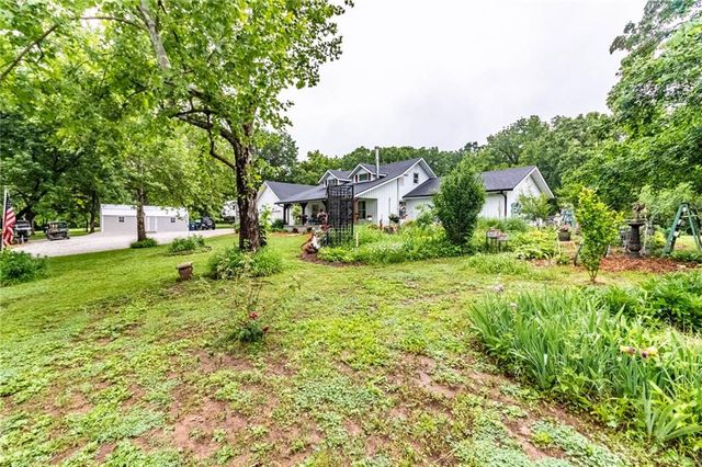 136 NE 901p Road, Clinton, MO 64735