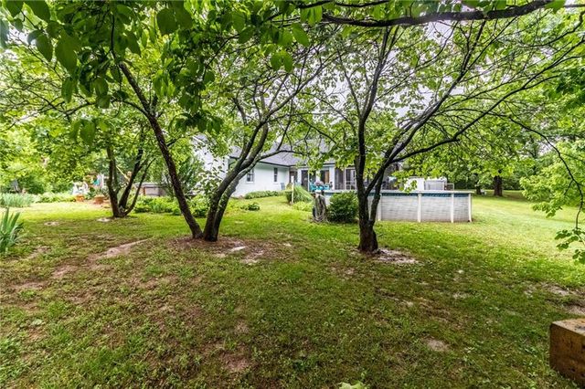 136 NE 901p Road, Clinton, MO 64735