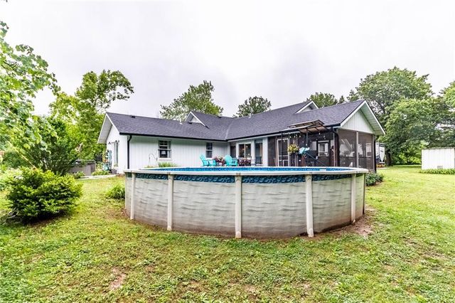 136 NE 901p Road, Clinton, MO 64735