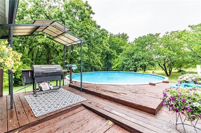 136 NE 901p Road, Clinton, MO 64735