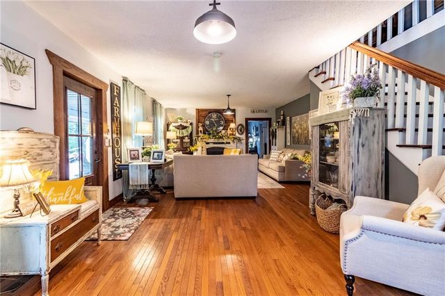 136 NE 901p Road, Clinton, MO 64735