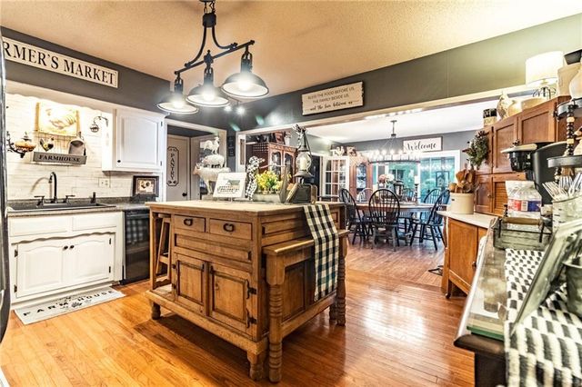 136 NE 901p Road, Clinton, MO 64735