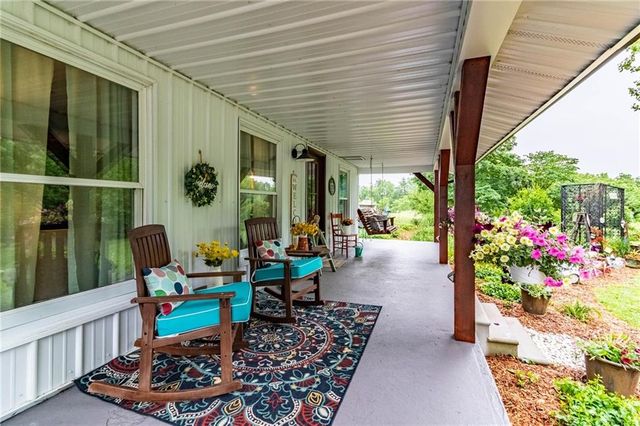 136 NE 901p Road, Clinton, MO 64735