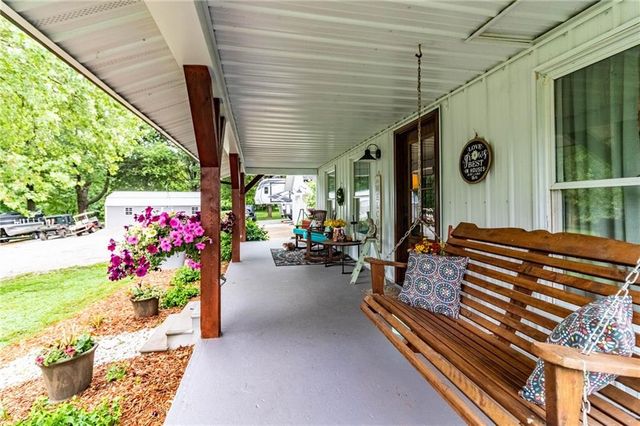 136 NE 901p Road, Clinton, MO 64735