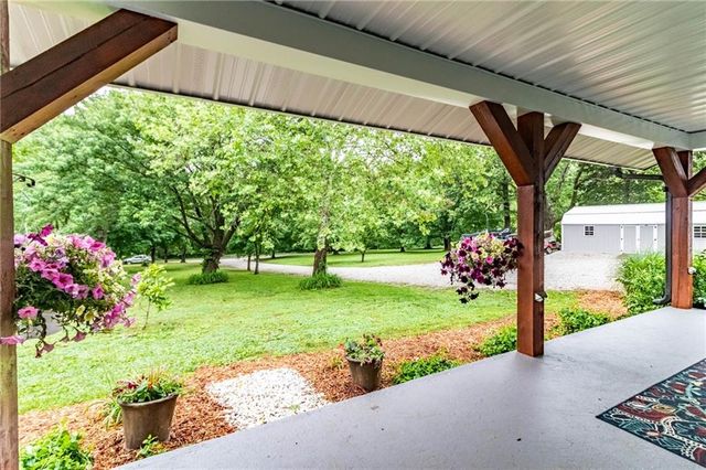 136 NE 901p Road, Clinton, MO 64735