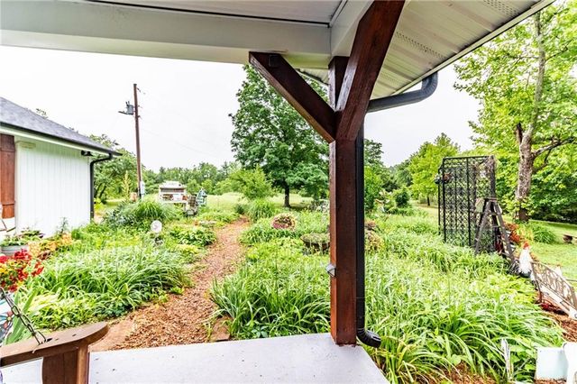 136 NE 901p Road, Clinton, MO 64735