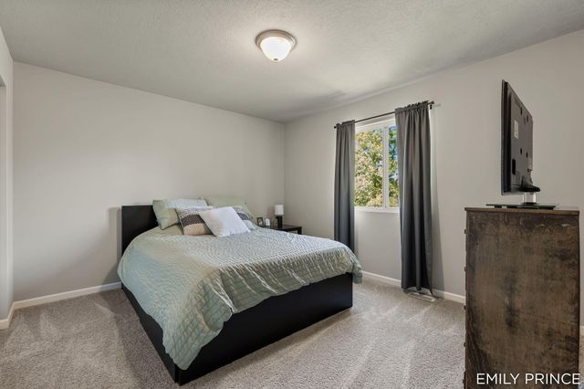 383 N Tannenbaum Trail Ne, Cedar Springs City, MI 49319
