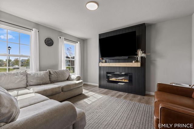 383 N Tannenbaum Trail Ne, Cedar Springs City, MI 49319