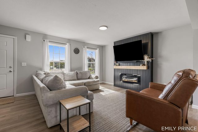 383 N Tannenbaum Trail Ne, Cedar Springs City, MI 49319