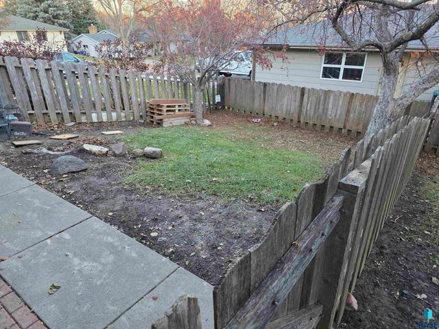 1001 E Ridge Rd Road, Sioux Falls, SD 57105