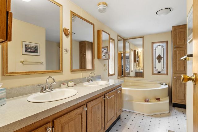 53 Oak Drive, North Hampton, NH 03862
