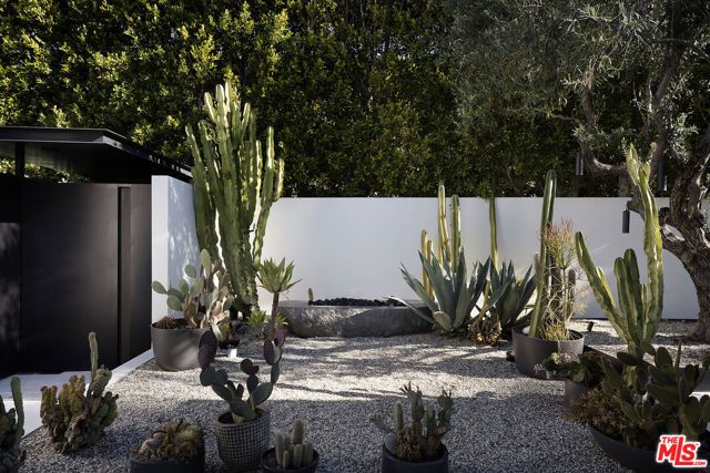 1450 Blue Jay Way, Los Angeles, CA 90069