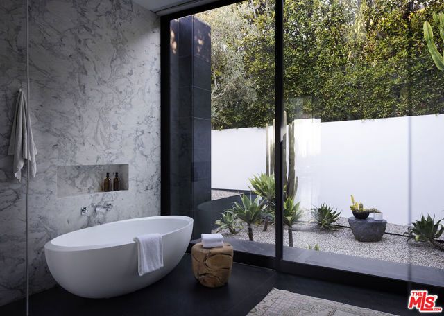 1450 Blue Jay Way, Los Angeles, CA 90069