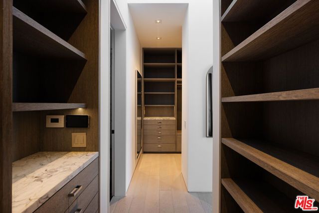 1450 Blue Jay Way, Los Angeles, CA 90069
