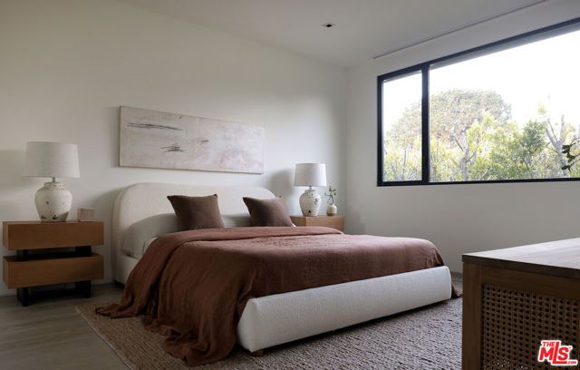 1450 Blue Jay Way, Los Angeles, CA 90069