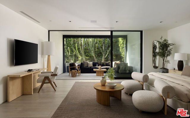 1450 Blue Jay Way, Los Angeles, CA 90069
