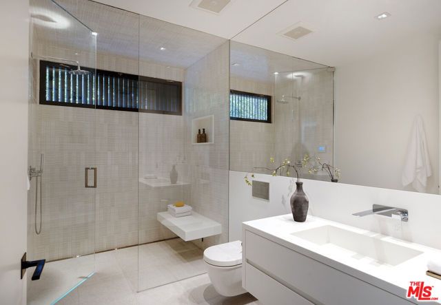 1450 Blue Jay Way, Los Angeles, CA 90069