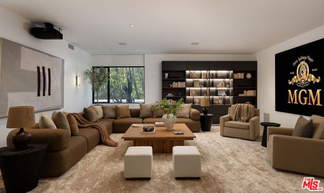 1450 Blue Jay Way, Los Angeles, CA 90069