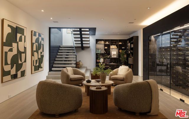 1450 Blue Jay Way, Los Angeles, CA 90069