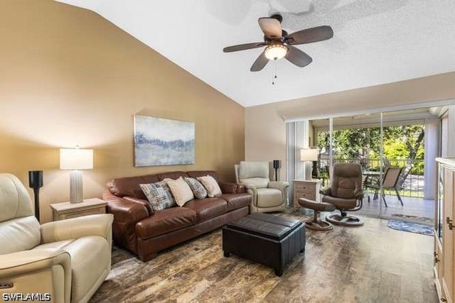 7701 Jewel LN 202, Naples, FL 34109