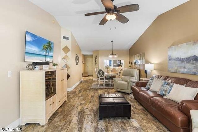 7701 Jewel LN 202, Naples, FL 34109