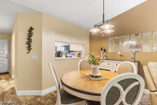 7701 Jewel LN 202, Naples, FL 34109