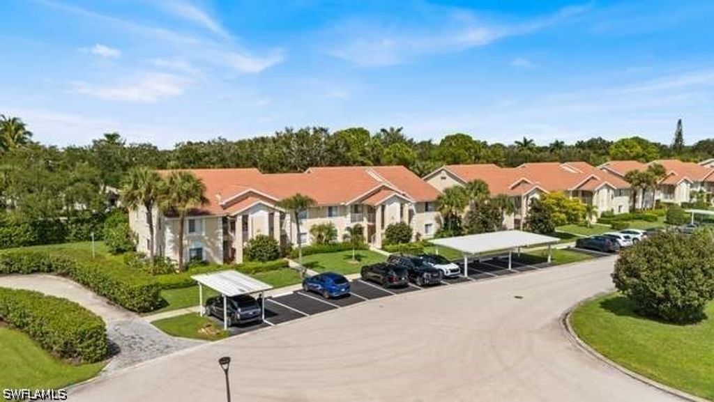 7701 Jewel LN 202, Naples, FL 34109