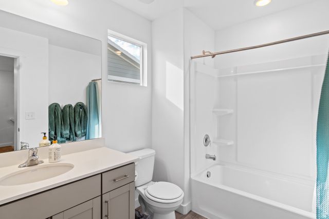 1083 E WATERWAY LN, Saratoga Springs, UT 84045