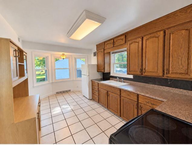 1922 Miles Avenue, Kalamazoo, MI 49001