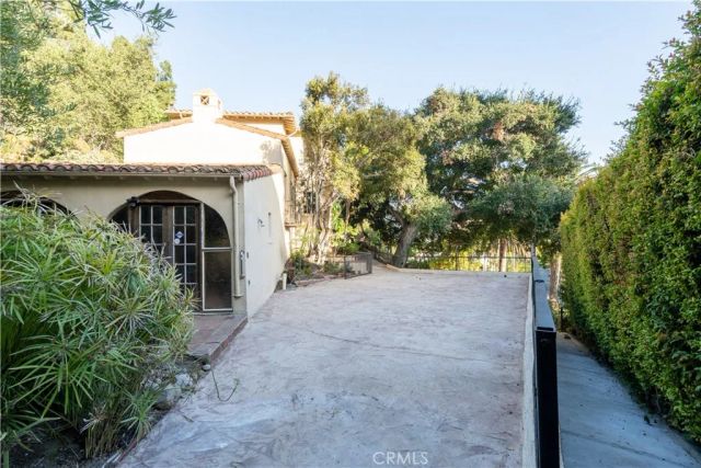 1968 N Wilton, Los Angeles, CA 90068