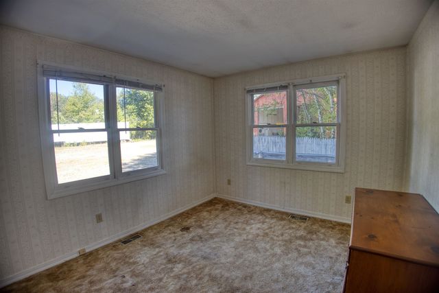 10 Dore Street, Ossipee, NH 03814