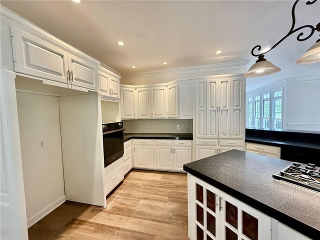 5756 Brookstone Walk NW, Acworth, GA 30101